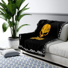 Load image into Gallery viewer, Destroy All Humans! Iconic Crypto Sherpa Blanket
